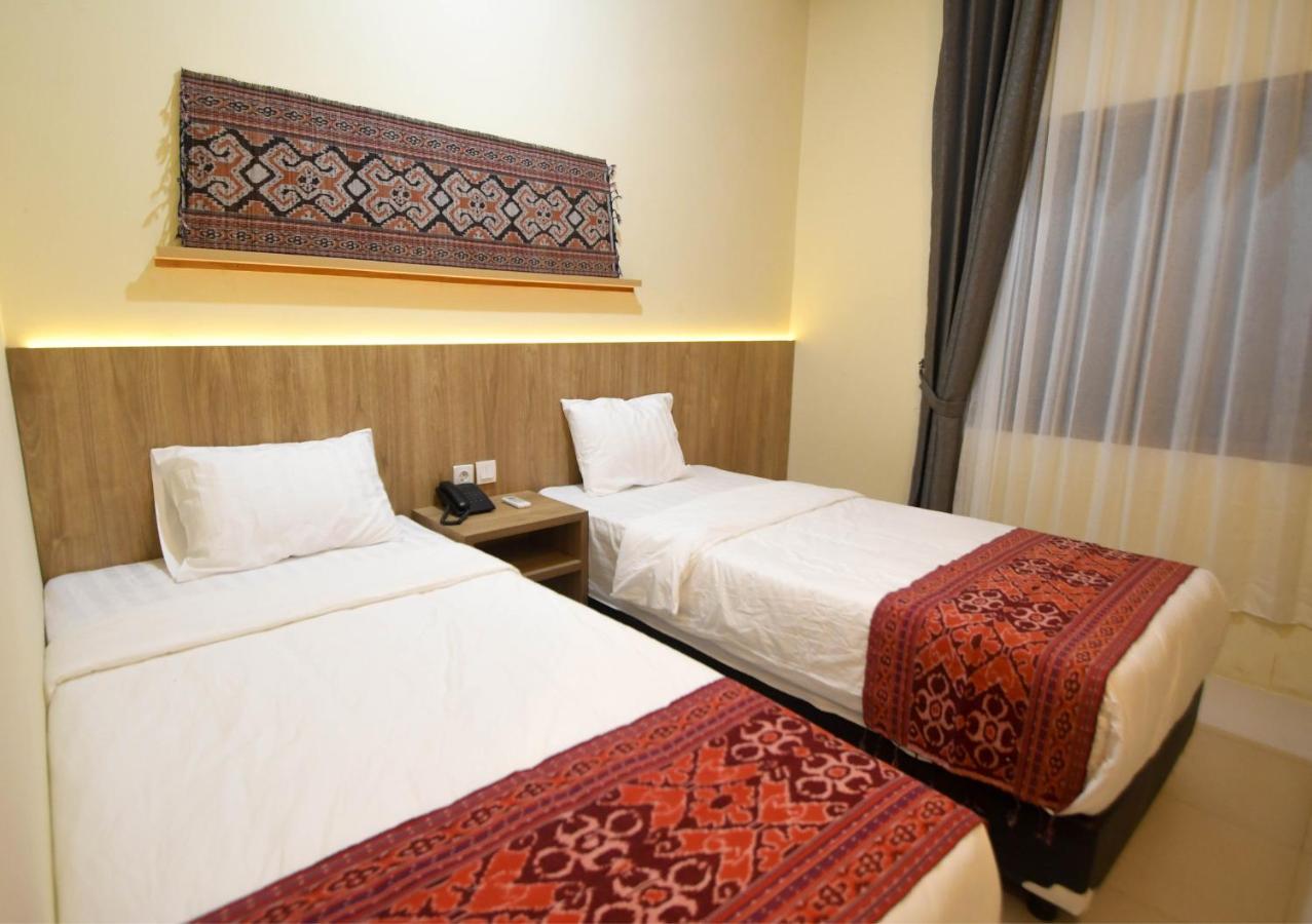 Pasola Hotel Waikelo Eksteriør billede