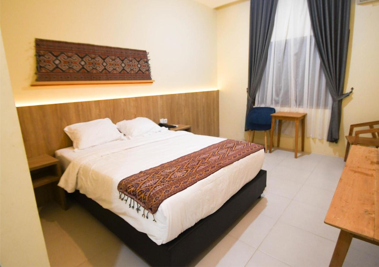 Pasola Hotel Waikelo Eksteriør billede